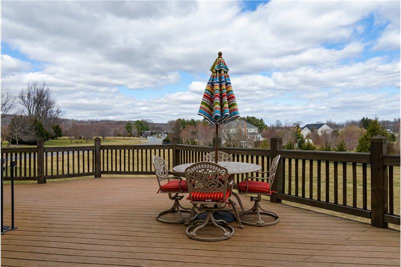 Hang out on this large deck and enjoy endless summers