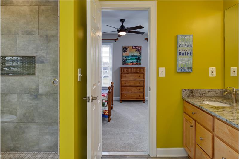 Jack & Jill between bedrooms 3 and 4