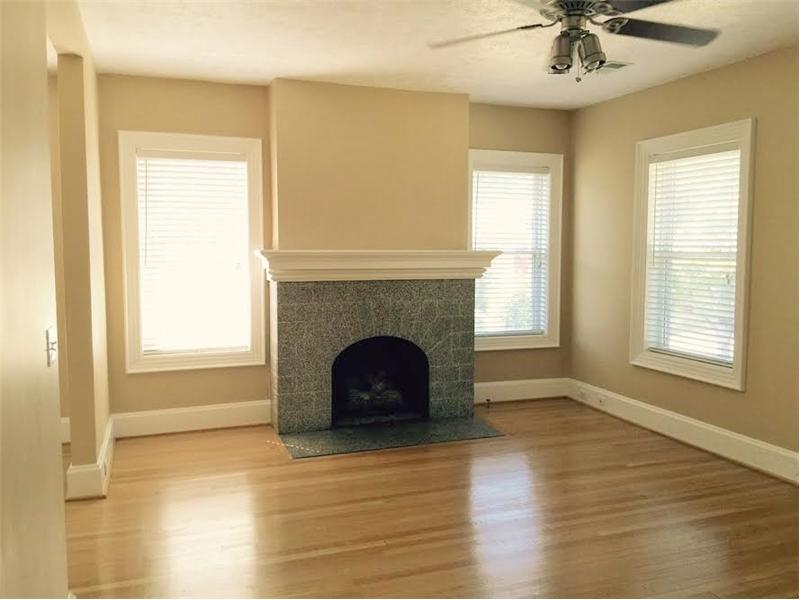 1123 Fontaine - Living Room