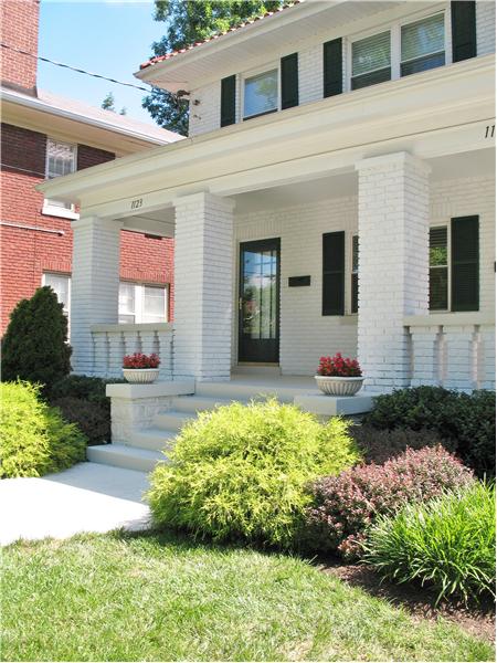 1123-1125 Fontaine (1123 Left Side Entry)