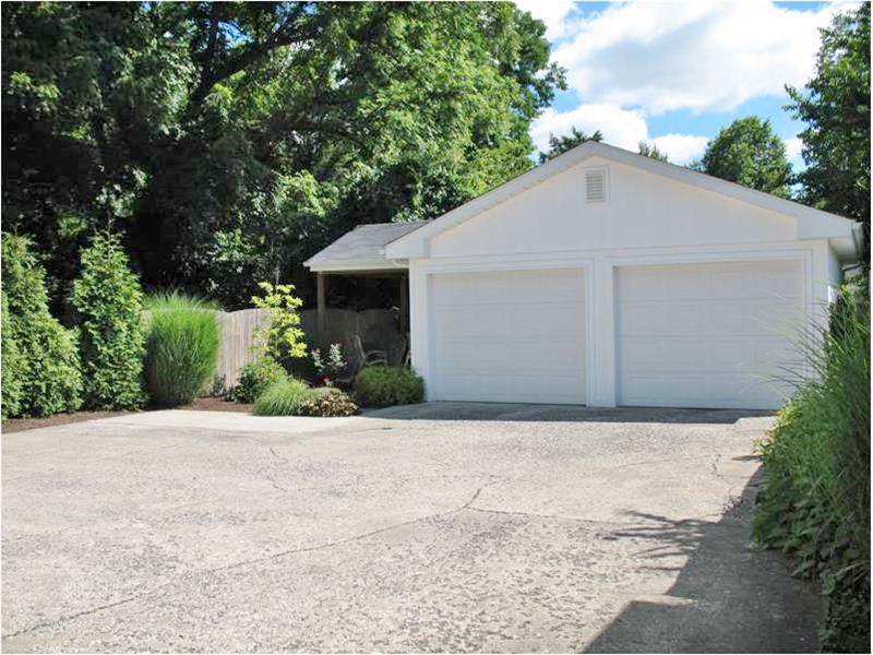 Garage & Entertaining Patio