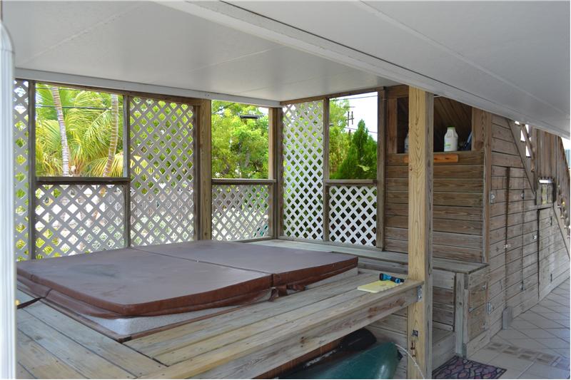 Hot tub at end of Patio