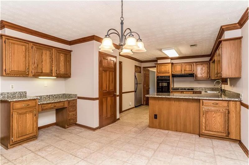 Built in desk in Kitchen  - breakfast area 