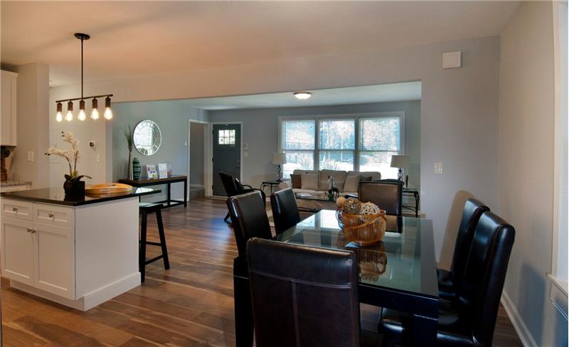 Dining area, perfect for entertaining
