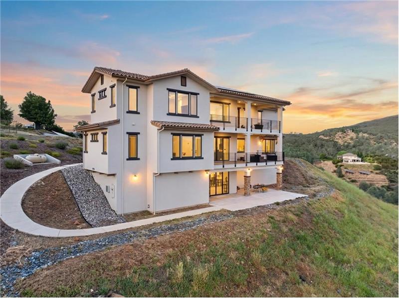 
                            Property Image 92