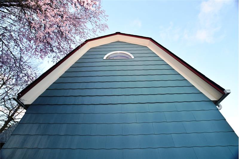 Gambrel roof with half moon window