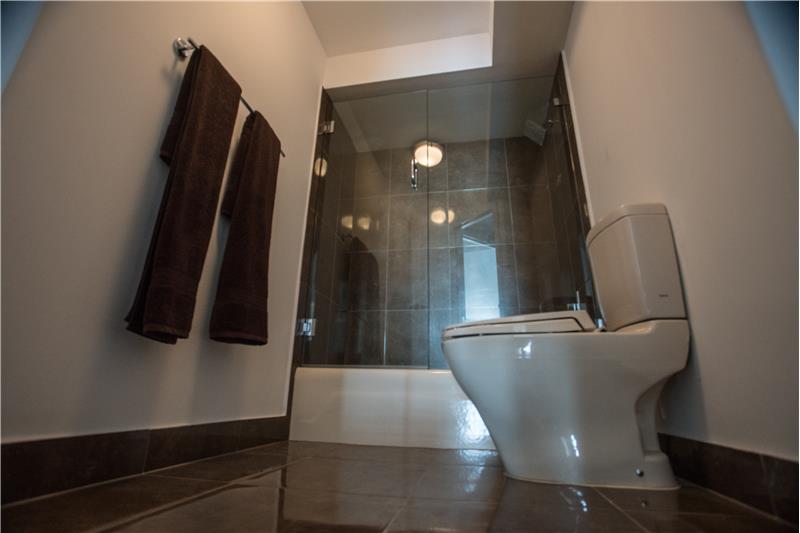 2nd Master suite bathroom