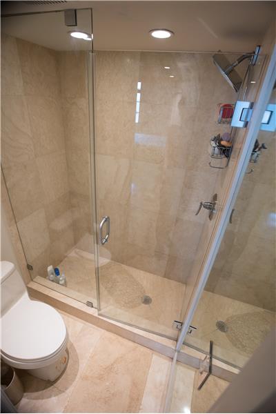 2nd Master suite bath