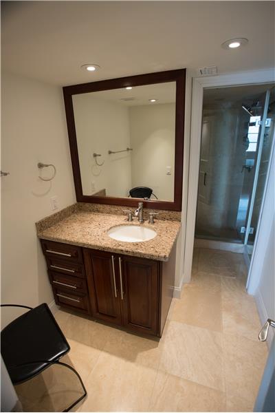 2nd Master suite bath