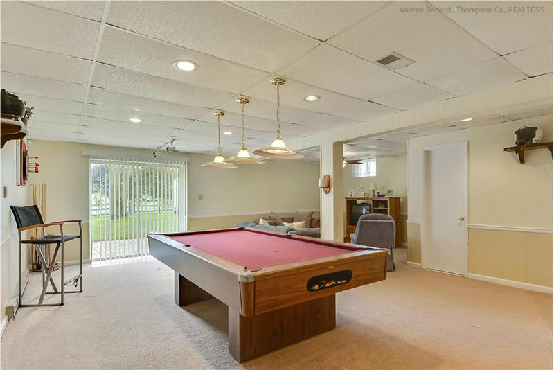 Rec Room w/ pool table and bar