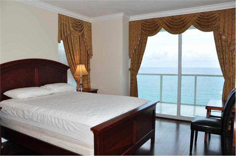 La Perla, Sunny Isles Beach 1803- oceanfront bedroom