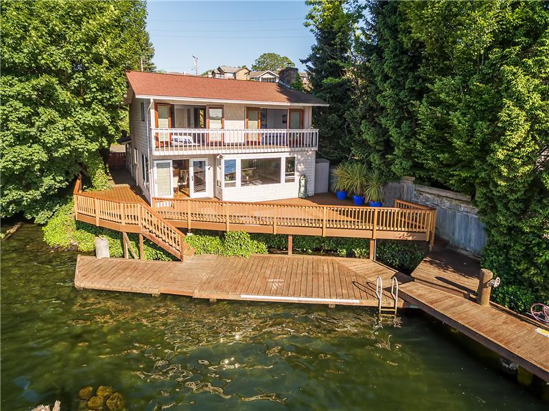 Amazing, Very Private West Facing Lake Washington Waterfront Home.