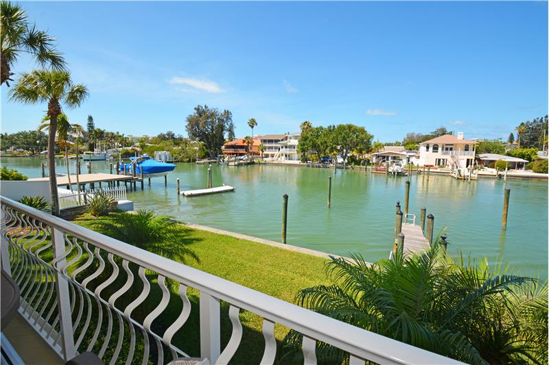 Lagoon Lane is across this Canal