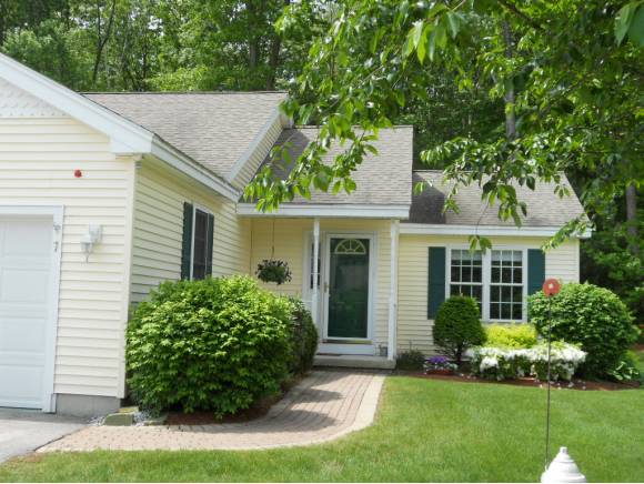 7 Lincoln Dr Londonderry NH 03053