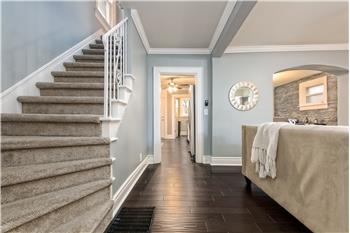 Primary listing photos for listing ID 496918