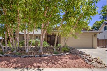 Primary listing photos for listing ID 400639