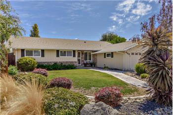 Primary listing photos for listing ID 413695