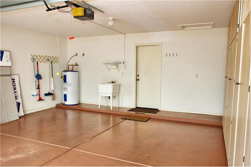2 laundry sink in Garage
