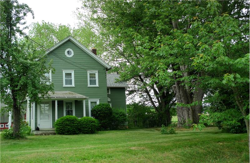 1890 Farmhouse on 10.36 acres