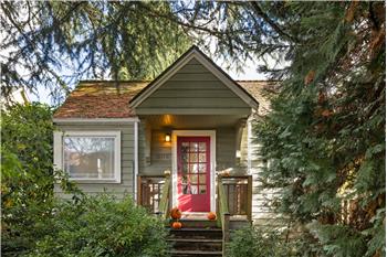 10346 Interlake Ave N, Seattle, WA