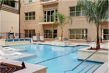 Primary listing photos for listing ID 644295