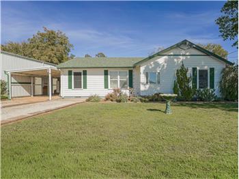 438 South Street, Krum, TX