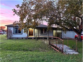 405 Fordtrand St., Ellinger, TX