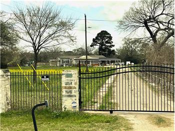 1225 SH 71, Smithville, TX