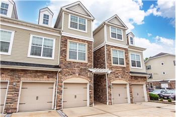 Primary listing photos for listing ID 652412
