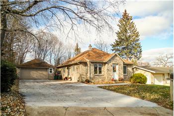 Primary listing photos for listing ID 556618