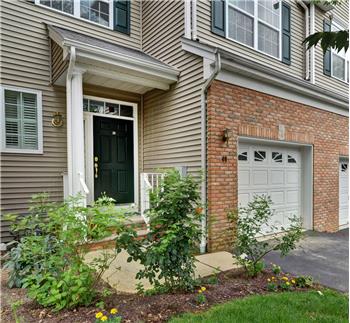 Primary listing photos for listing ID 555789