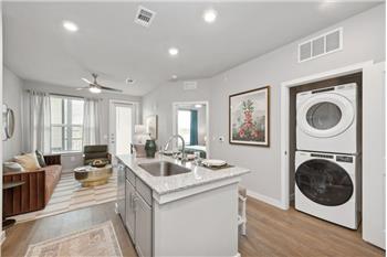 Primary listing photos for listing ID 642024