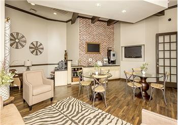 Primary listing photos for listing ID 555232