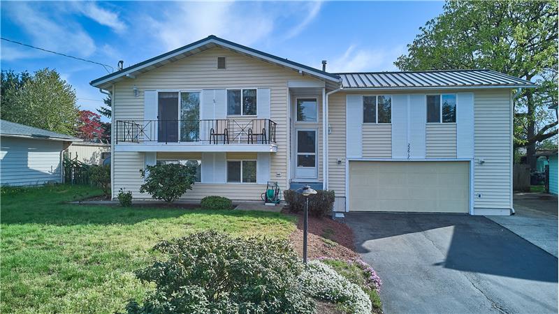 Pride of Ownership Throughout this Lovely 4 Bedroom and 2.5 Bathroom Split Entry Home located in Cul-De-Sac.