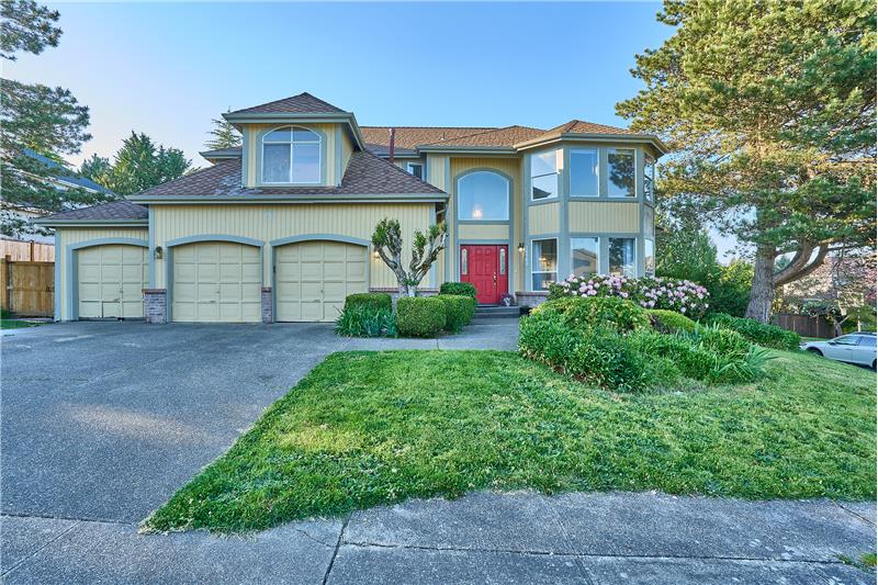 Pride of Ownership Throughout this Wonderful Two Story Home in the Popular Remington Neighborhood in Kent. Brand New Carpets.