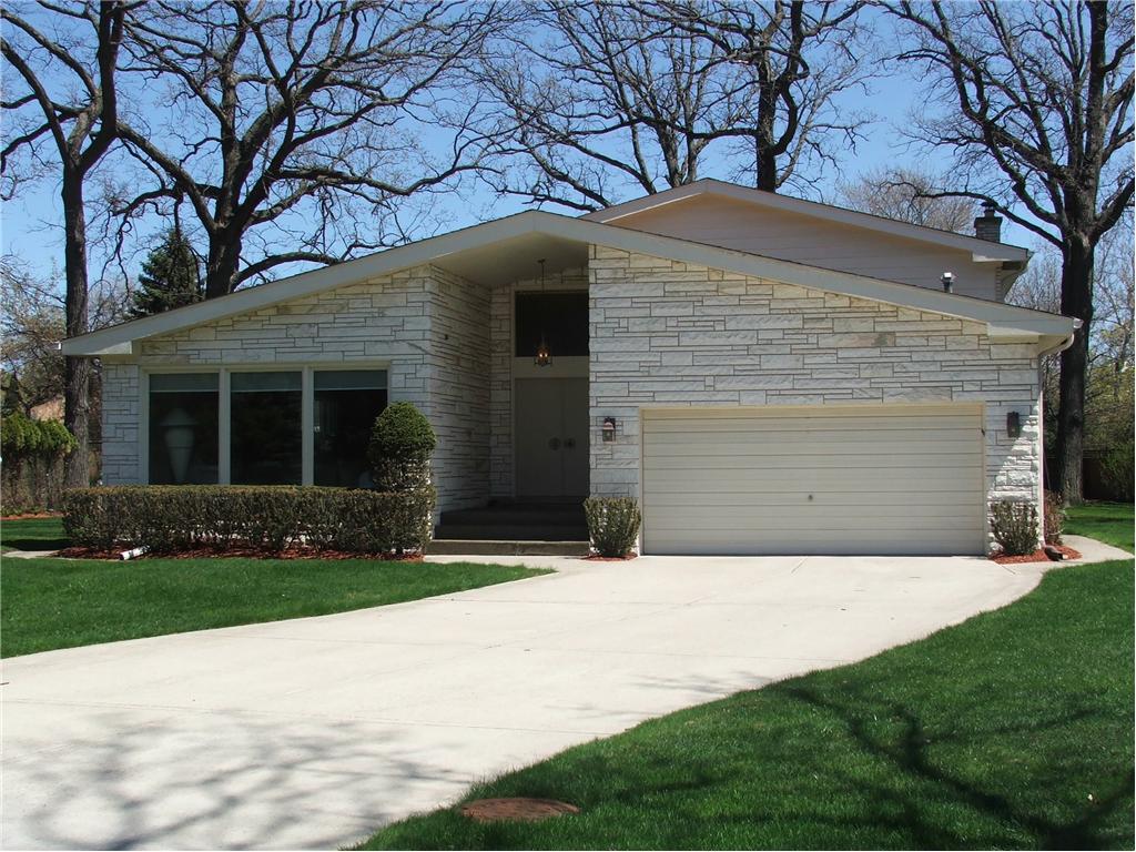 6941 North Concord Lane, Niles, IL 60714 Presented by The David