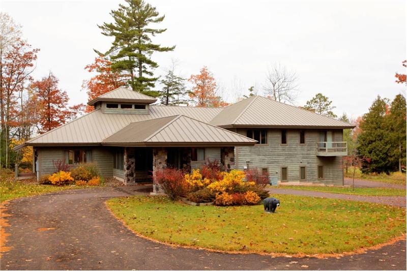 483 Mondamin Trail, LaPointe, WI 54850 Presented by Eric M Kodner (Listed by Madeline Island