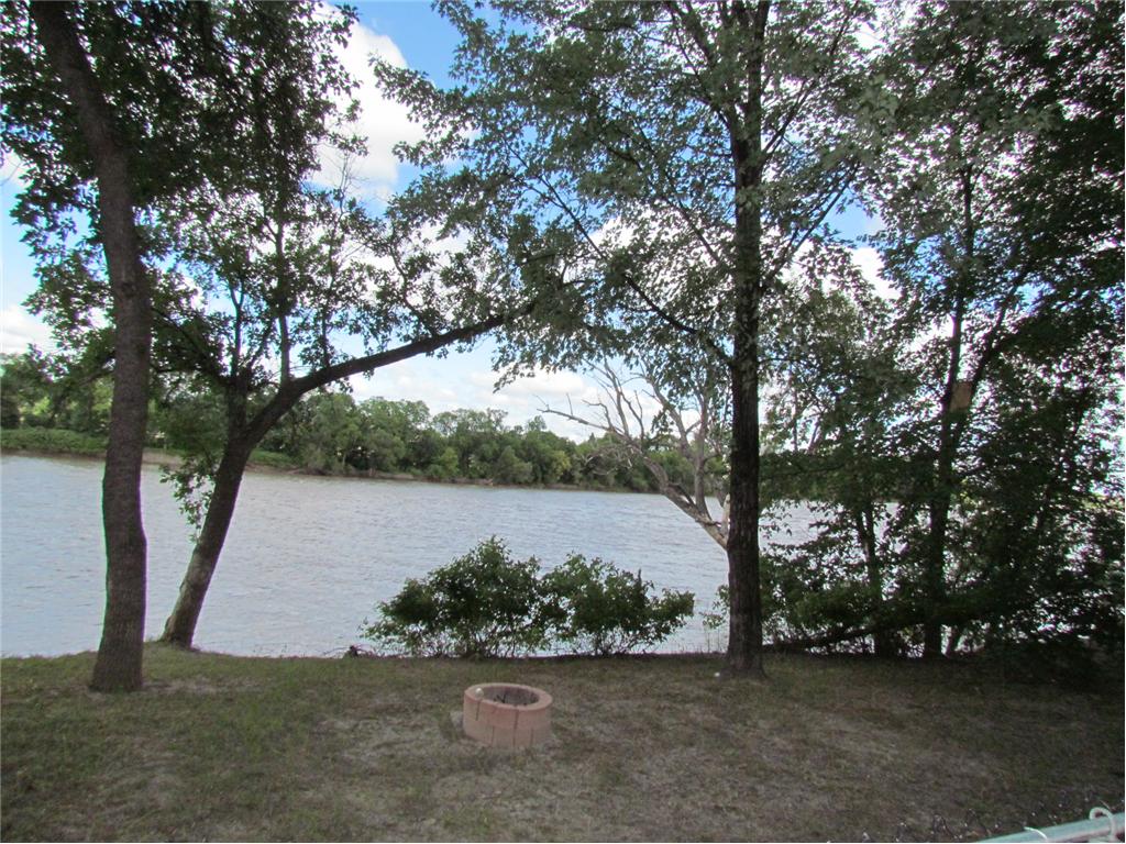 59 Kingston Row, Winnipeg, MB R2M 0S7, Canada Presented by Joanne