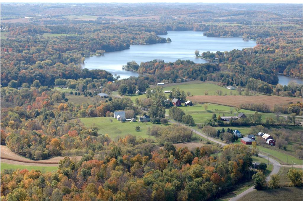 Amenities and features Chalet Home at Lake Redstone La Valle, WI