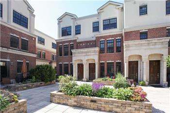 UNDER CONTRACT: Laurel Courts, Highland Park, IL