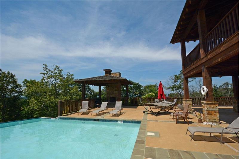 Infinity pool at the Retreat Clubhouse