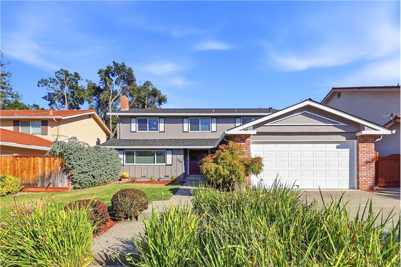 WALK IN & FALL IN LOVE WITH THIS ELEGANT, SPACIOUS LYNBROOK HIGH HOME WITH ROOM FOR ALL!!