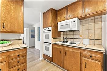 OAK CABINETRY IN KITCHEN!!