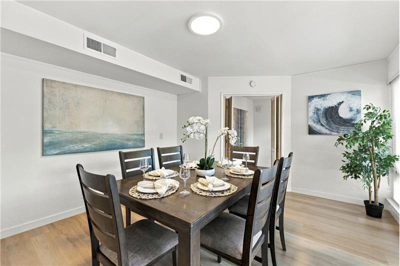 BIG, BRIGHT & BEAUTIFUL HOME!!