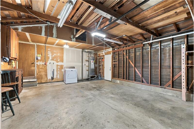 SPACIOUS GARAGE WITH EXTRA LOFT STORAGE!!
