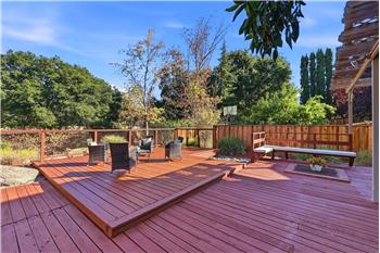 EXPANSIVE DECK SPACE CAN ENTERTAIN 50 GUESTS!!