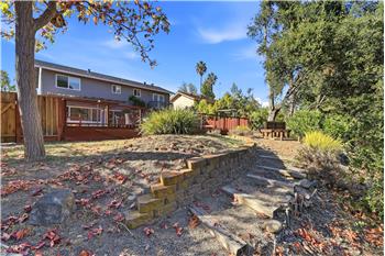 PRIVATE ACCESS TO SARATOGA CREEK WALKING TRAIL!!