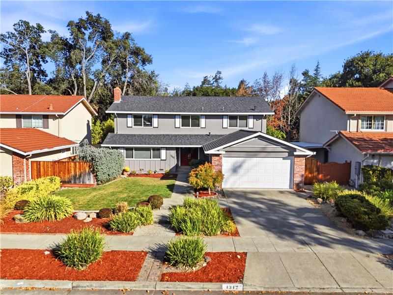 WELL-MAINTAINED, TRADITIONAL TWO-STORY LYNBROOK HIGH HOME!!
