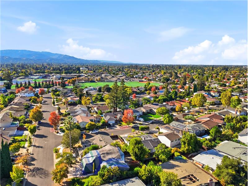ENJOY WALKING TRAIL, 3 PLAYGROUNDS, MULTIPLE GREEN SPACES & TENNIS COURTS AT MURDOCK PARK!!