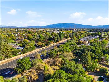 E-Z ACCESS TO LAWRENCE EXPRESSWAY, DE ANZA BLVD & HIGHWAYS 280 & 85 TO 101!!